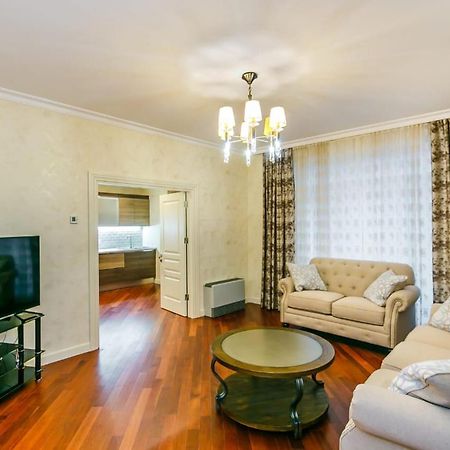 Lux Family Apartment In City Center 巴库 外观 照片