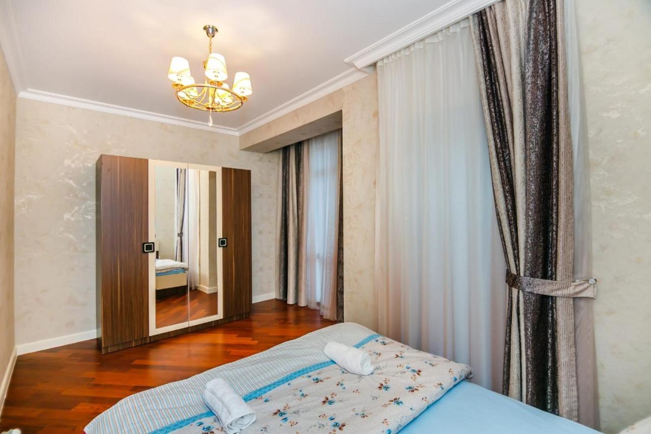 Lux Family Apartment In City Center 巴库 外观 照片