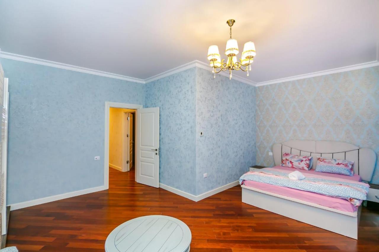 Lux Family Apartment In City Center 巴库 外观 照片