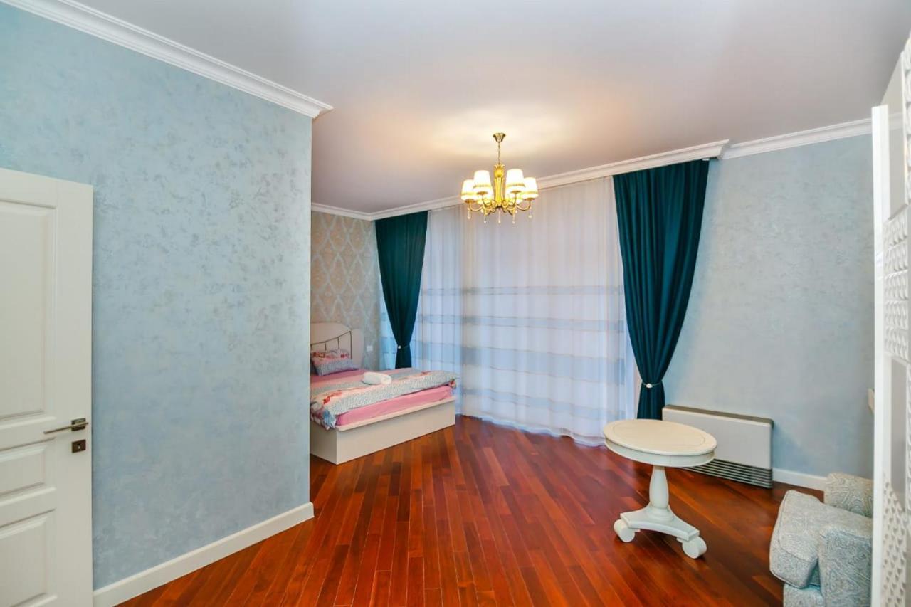 Lux Family Apartment In City Center 巴库 外观 照片