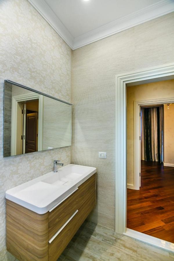 Lux Family Apartment In City Center 巴库 外观 照片