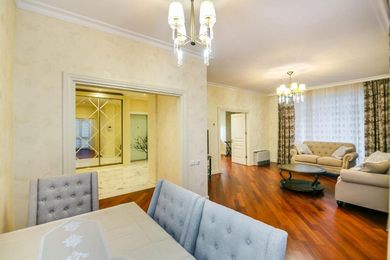 Lux Family Apartment In City Center 巴库 外观 照片