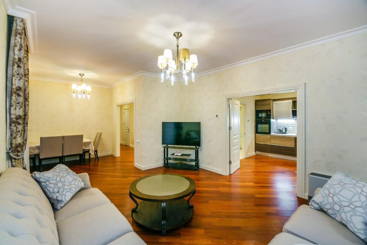 Lux Family Apartment In City Center 巴库 外观 照片