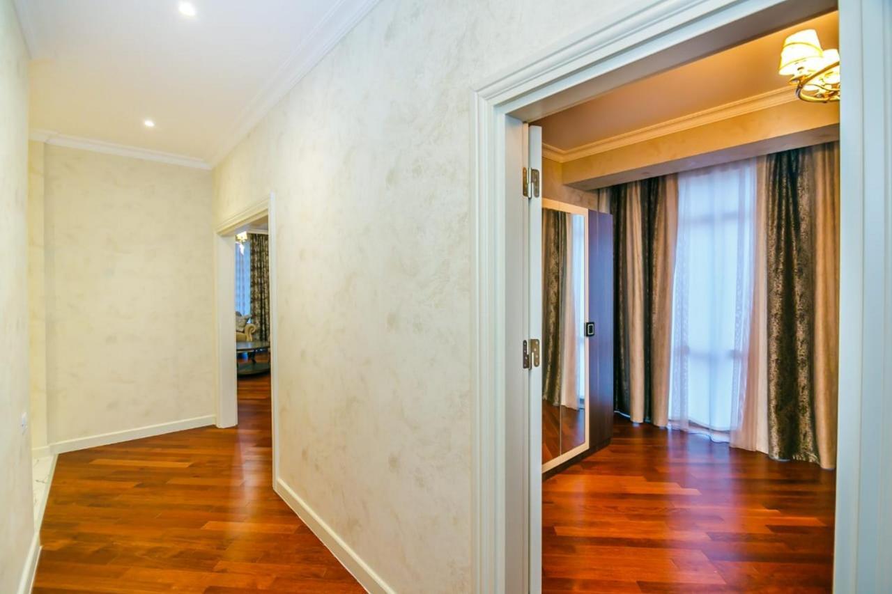 Lux Family Apartment In City Center 巴库 外观 照片