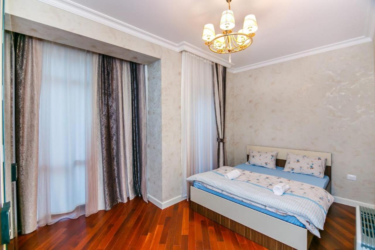 Lux Family Apartment In City Center 巴库 外观 照片