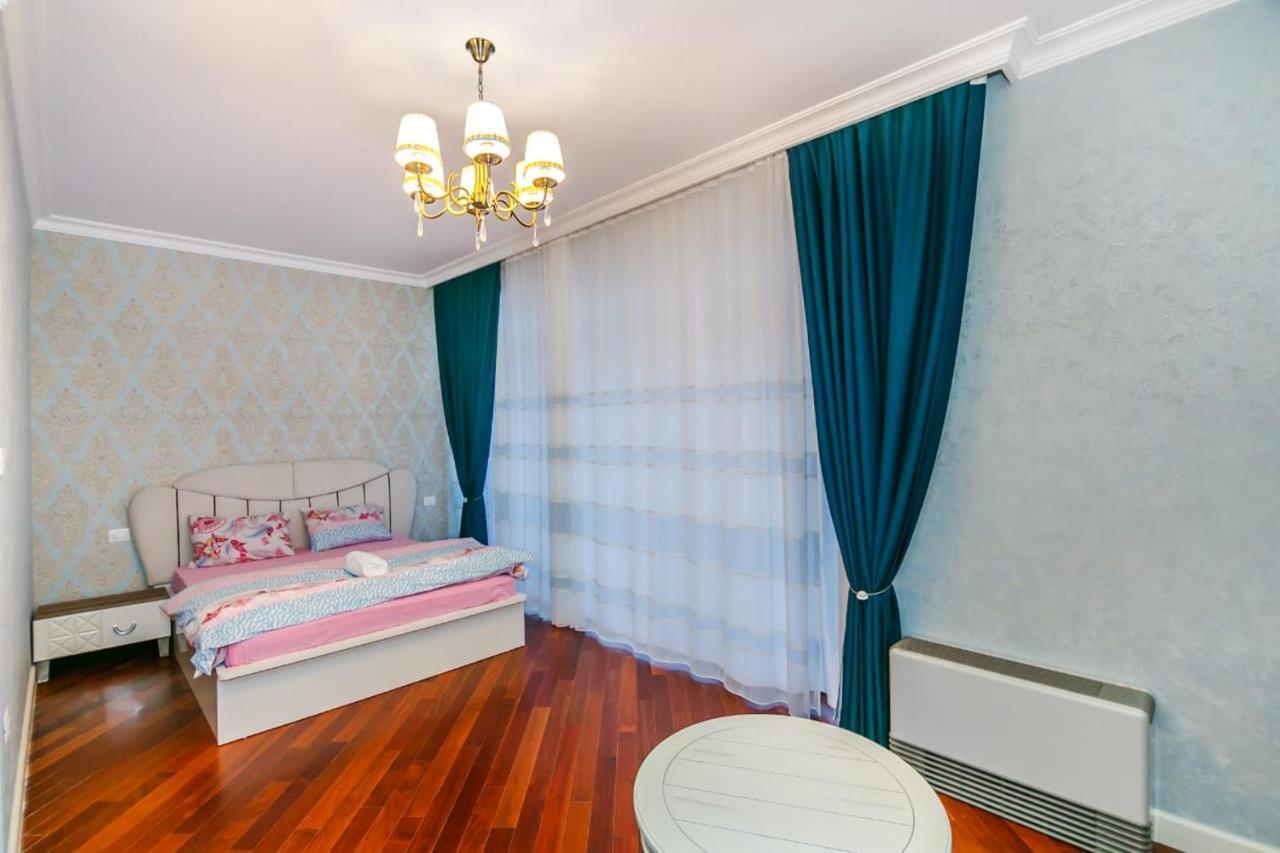 Lux Family Apartment In City Center 巴库 外观 照片