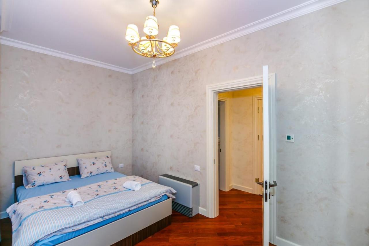 Lux Family Apartment In City Center 巴库 外观 照片