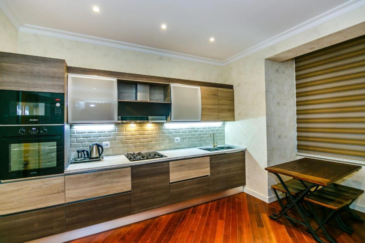 Lux Family Apartment In City Center 巴库 外观 照片
